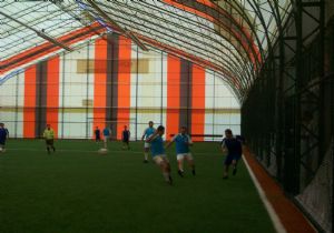 Kamu, futbolda yarışıyor