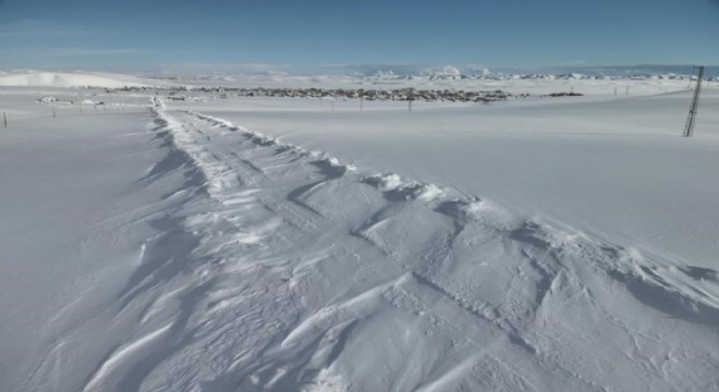Karayazı'da kapalı yollar açıldı