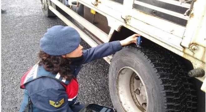 Köprüköy'de Jandarma'dan kış lastiği denetimi