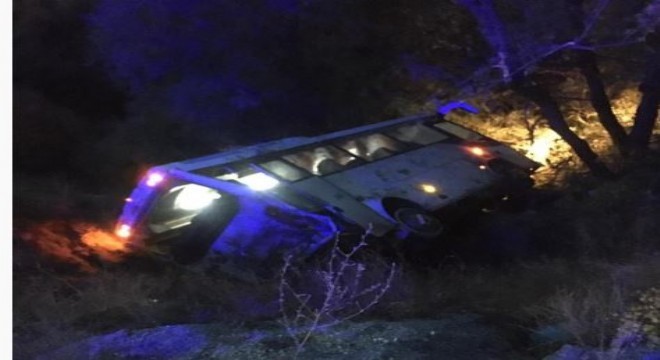 Kızıldağ'da midibüs devrildi: 21 yaralı