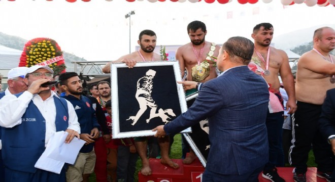 Kızıldağ'ın başpehlivanı Dadaş Bölükbaşı oldu