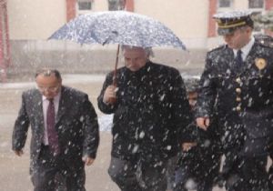 MART KAPIDAN BAKTIRIYOR MU?