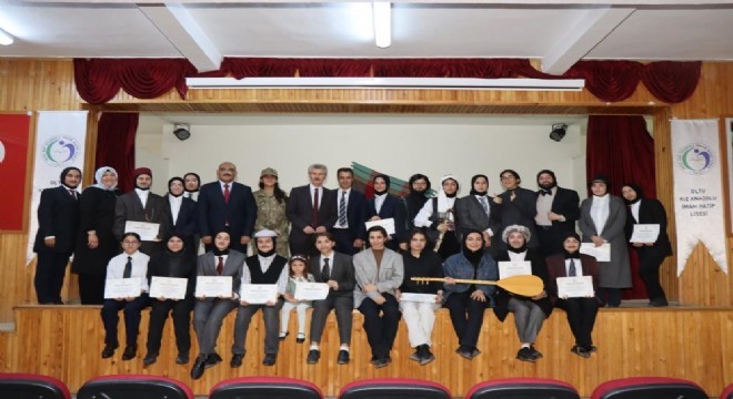 Liselilerden ‘Mısralarda Zamanda Yolculuk'