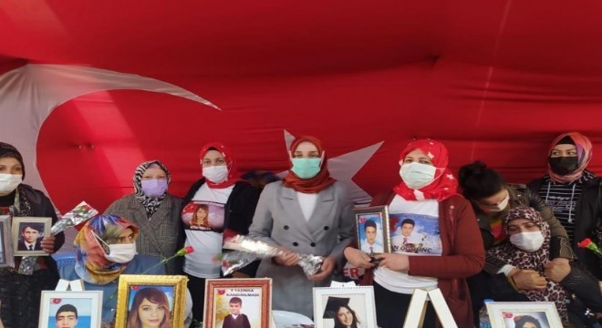 MHP'li kadınlardan nöbetteki ailelere destek