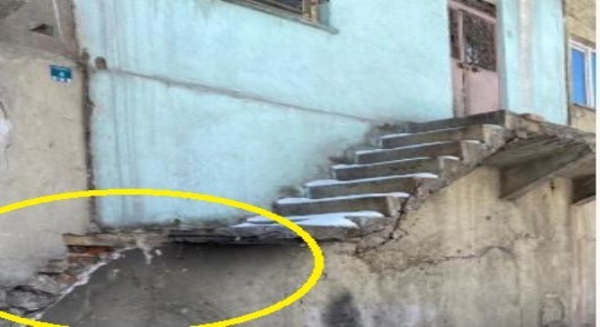 Metruk evin merdiveni bir gecede kayboldu