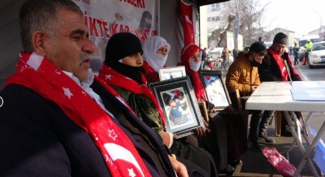 Muş'ta ailelerin evlat nöbeti devam ediyor