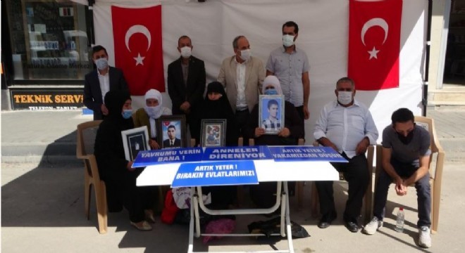 Muş'ta annelerin evlat nöbeti sürüyor