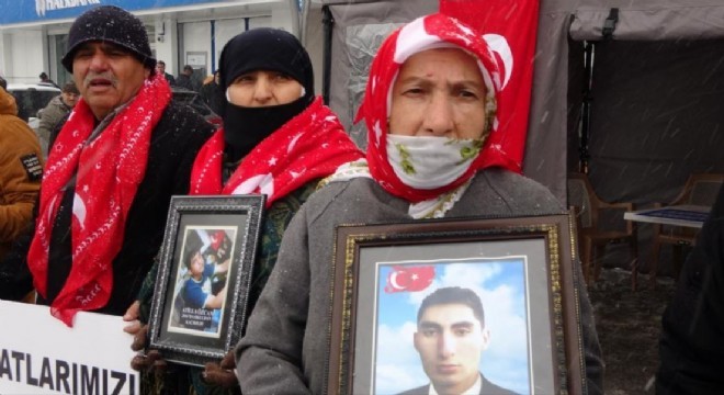 Muş'ta annelerin evlat nöbeti sürüyor