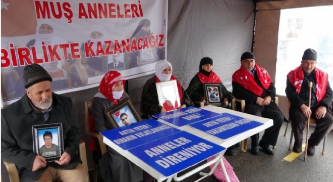 Muş'ta annelerin evlat nöbeti sürüyor