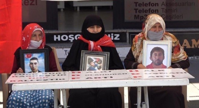 Muş'ta evlat nöbeti devam ediyor