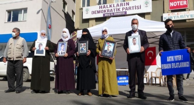 Muş'ta evlat nöbetine 2 aile daha katıldı