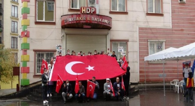 Nöbetteki aileler Cumhuriyet Bayramı'nı kutladı