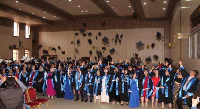 Oltu MYO'da mezuniyet coşkusu