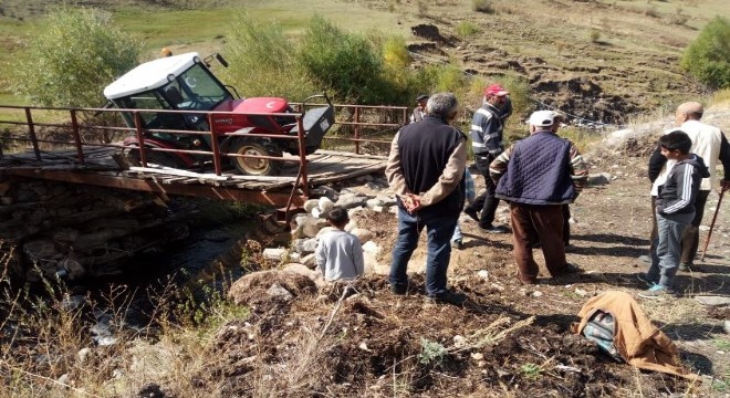 Oltu'da traktör kazası