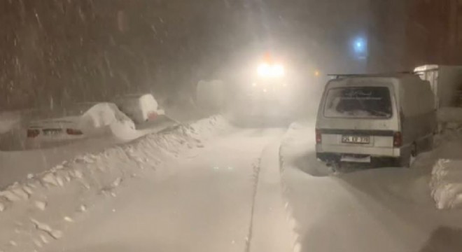 Onlarca araç mahsur kaldı