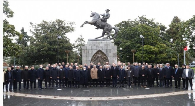 Onur anıtı için milli duruş