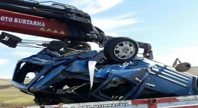 Otomobil Murat Nehri'ne düştü: 2 ölü