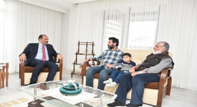 Oğlunu ve torunlarını 23'ncü saatte kurtardı