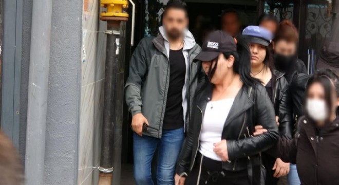 PKK paçavrasını açan kadınlar gözaltına alındı