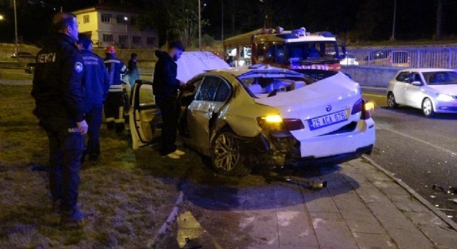 Palandöken Mevlana Kavşağı'nda kaza: 4 yaralı