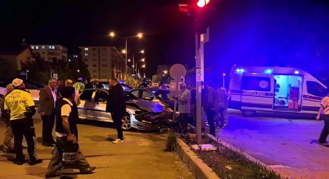 Palandöken'de  trafik kazası: 2 yaralı