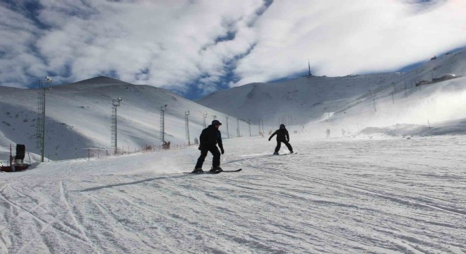 Palandöken'de kar kalınlığı 2.5 metre eşiğinde