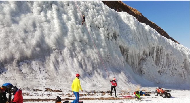 Palandöken'de sezon buz tırmanışıyla açıldı