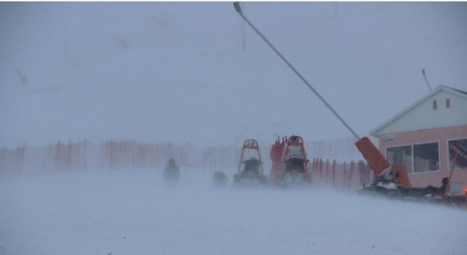 Palandöken'de şiddetli kar fırtınası yaşandı