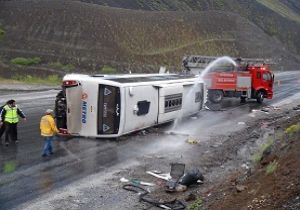 Otobüs devrildi: 25 yaralı