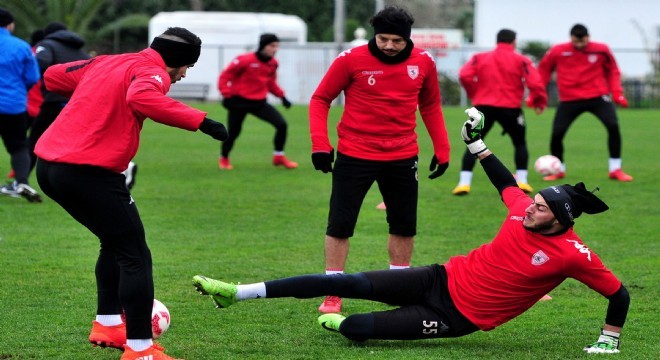 Samsunspor'da 2 futbolcu döndü, 1 futbolcu gitti