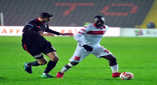 Samsunspor'da 6 futbolcunun yeri dolmadı