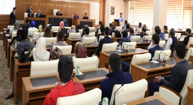 Sekmen: ‘Gençlik Türkiye'nin öznesidir'