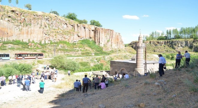 Sultan Sekisi'nde Hınıs Gündemi