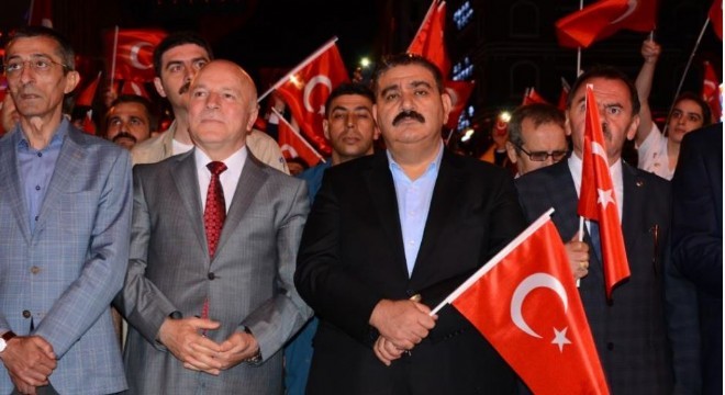 Sunar: ‘Milli irade dün de bugün de tek yürek'