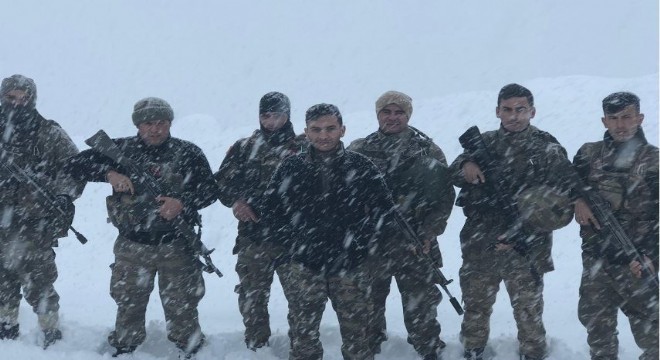 Sınırdaki Mehmetçikten ‘Evde kal çağrısı'
