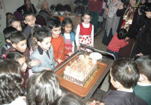 Yarıyıl pastasını coşkuyla kestiler