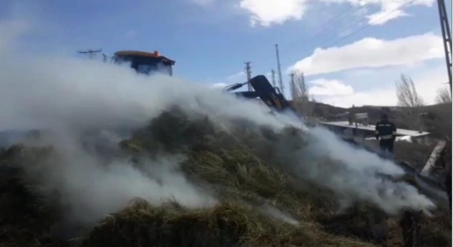 Tekman'da 300 balya ot kül oldu