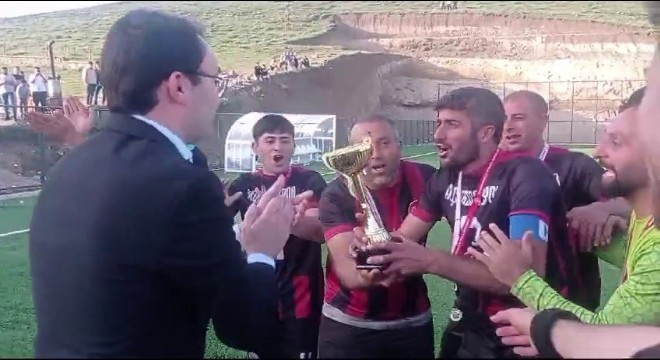 Tekman'da kupa Akçakocaspor'un