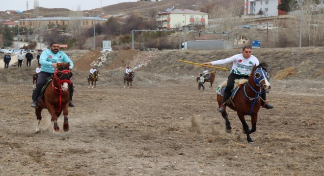 Tercan'ın kurtuluşunun 108. yılında cirit heyecanı