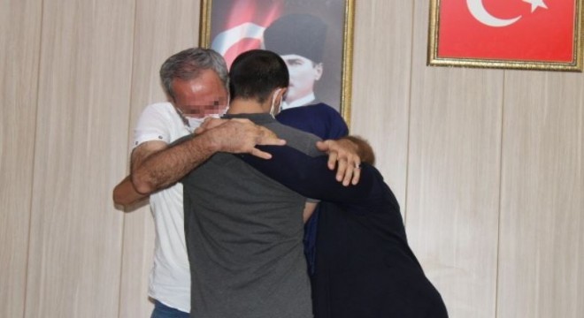 Teslim olan terörist Mardin'de ailesiyle buluştu