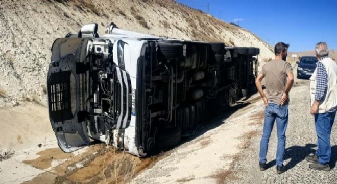 Tortum yolunda tır kazası