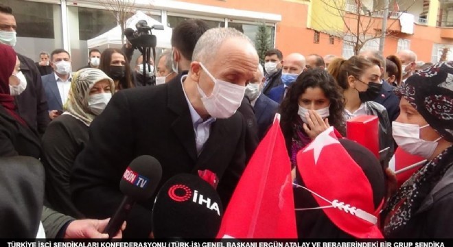 Türk-İş'ten nöbetteki ailelere ziyaret