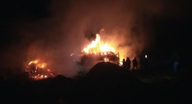 Uzundere Muratefendi'de 2 ev, 5 ahır kül oldu