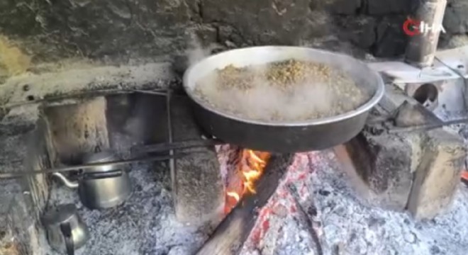 Uzundere'de pekmez kazanları kuruldu