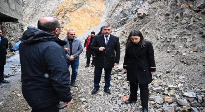 Uzundere'de heyelanla mücadele