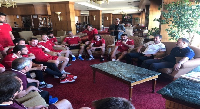 Vali Kaldırım'dan Elazığspor'a moral ziyareti