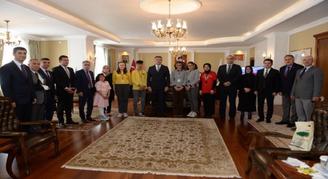 Vali Memiş TÜBİTAK başarısını ödüllendirdi