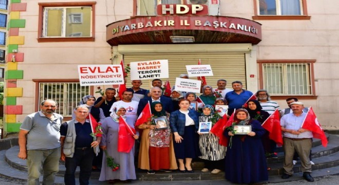 Vali Zorluoğlu'dan Diyarbakır annelerine destek