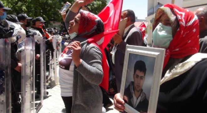 Van'da 32 Aile evlat nöbetini sürdürüyor