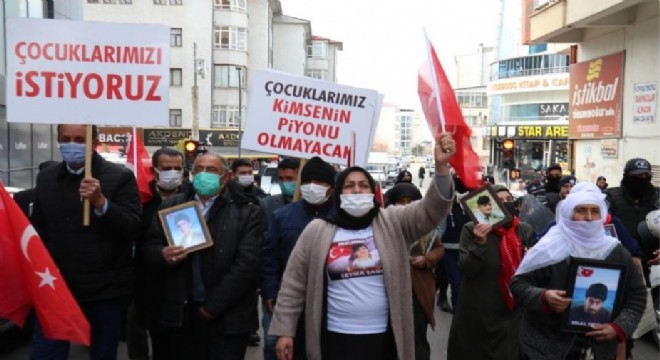 Van'da annelerin evlat nöbeti devam ediyor